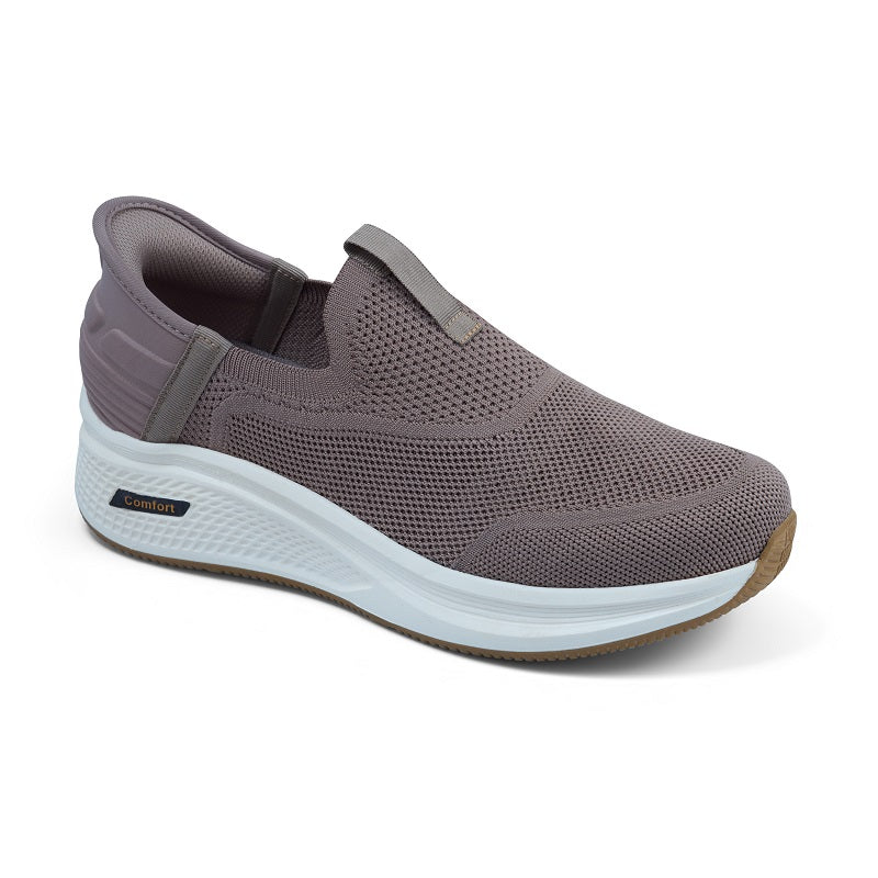 كوتشي رجالي سكيتشر مزود بتقنية Slip-In 2444